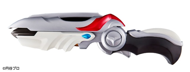 「ウルトラレプリカ エボルトラスター＆ブラストショット」10,800円（税込）(C)円谷プロ