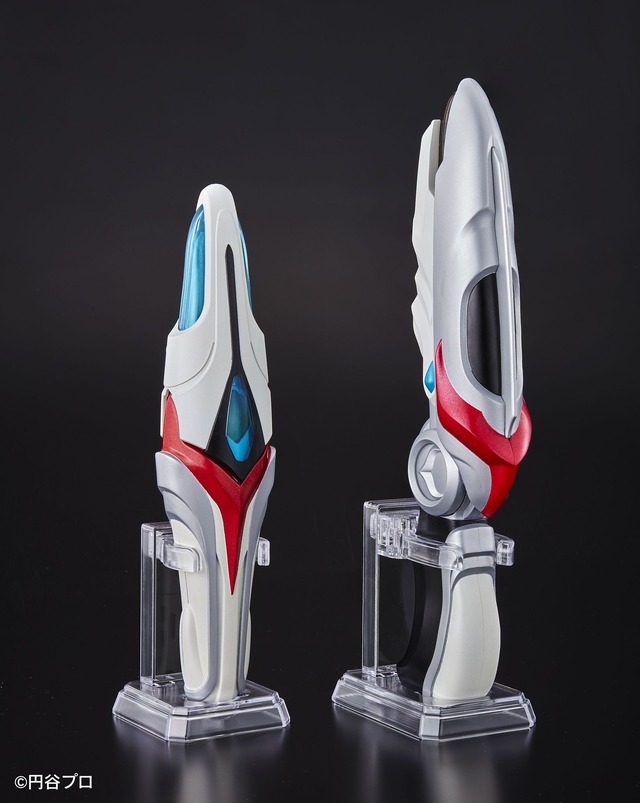 「ウルトラレプリカ エボルトラスター＆ブラストショット」10,800円（税込）(C)円谷プロ