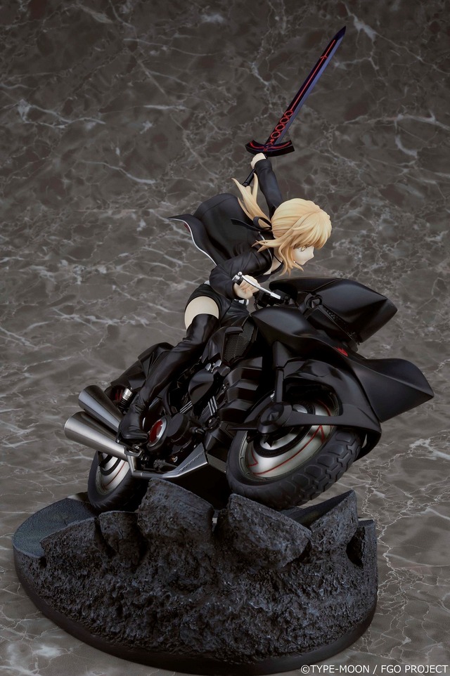 セイバー/アルトリア・ペンドラゴン〔オルタ〕＆キュイラッシェ・ノワール19,800円(税込)(C)TYPE-MOON / FGO PROJECT