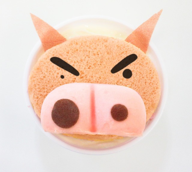 ぶりぶりざえもんの「ぶりぶり♪」ソフトクリーム　価格：650円 (C)臼井儀人／双葉社・シンエイ・テレビ朝日・ADK (C)2018 BANDAI NAMCO Amusement Inc.