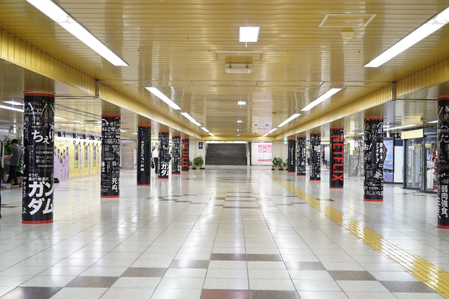 「殴ったね…」「サイトォォォォ！」何のアニメか分かる？ 新宿駅でNetflix“アニメ名言”ジャック開催