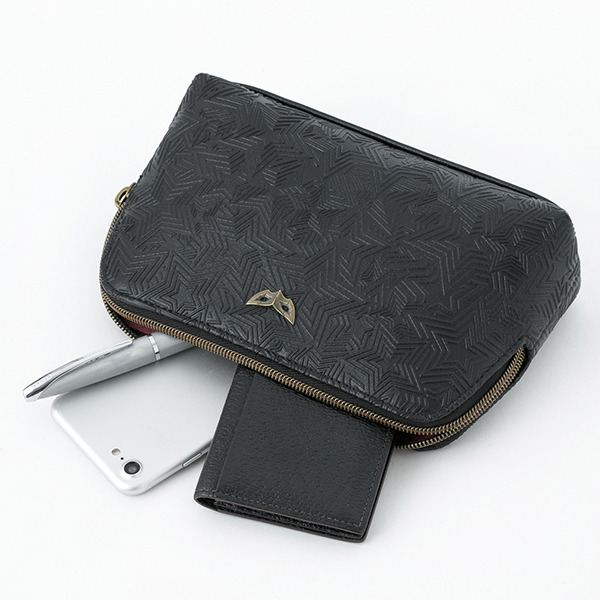 ポーチ 5,000円（税別）（C)ATLUS （C)SEGA All rights reserved.