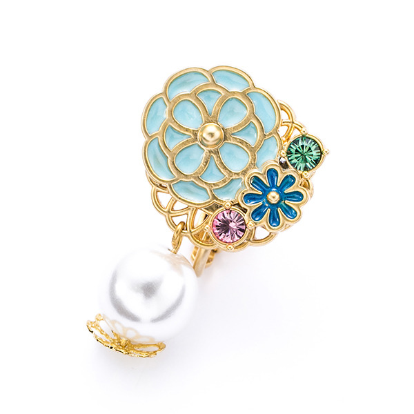 『鬼灯の冷徹』コラボレーションアイテムイヤリング・ピアス　各7,800円（税別）(C)江口夏実・講談社／「鬼灯の冷徹」第弐期製作委員会