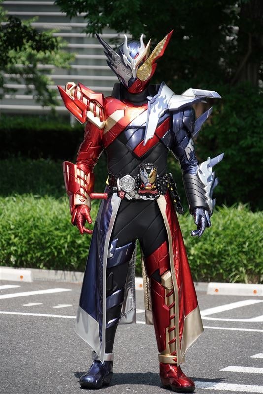 『劇場版 仮面ライダービルド Be The One(ビー・ ザ・ワン)』クローズビルドフォーム　(C)石森プロ・テレビ朝日・ADK・東映 (C)2018 テレビ朝日・東映 AG・東映