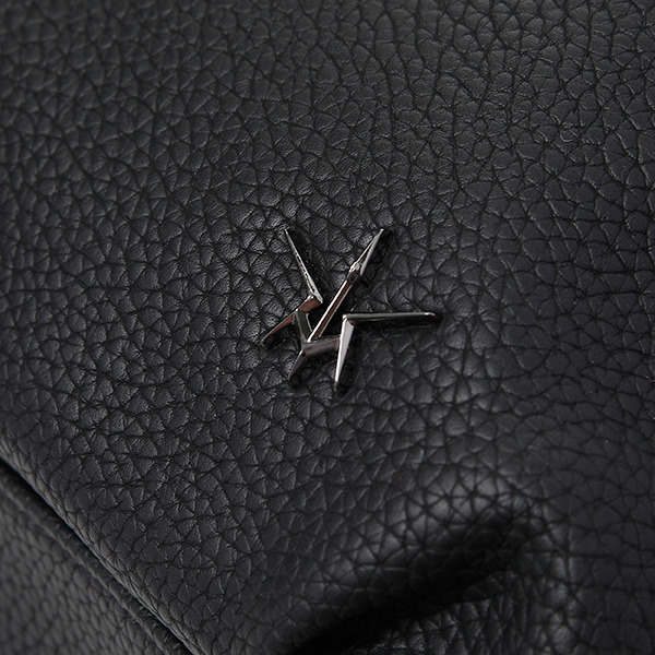 『コードギアス 反逆のルルーシュIII 皇道』コラボレーションバッグ 14,800円(税別)　(C)SUNRISE／PROJECT L-GEASS　Character Design (C)2006-2017 CLAMP・ST