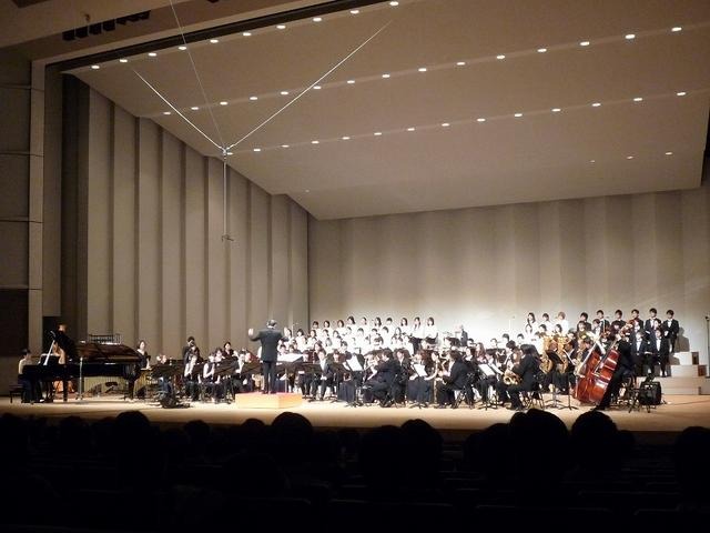 吹奏楽の力強いサウンドでゲーム音楽が奏でられます