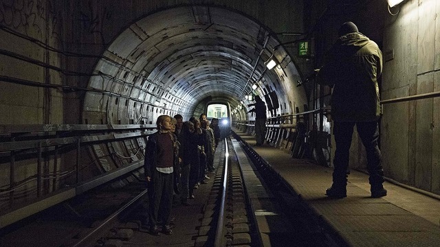 「BELOW THE SURFACE 深層の8日間」(c) SAM Productions 2017