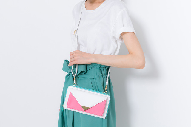 お財布ショルダー（2wink モデル）10,800円（税別）(C)2014 Happy Elements K.K