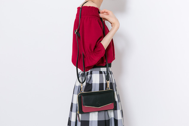 お財布ショルダー（Valkyrie モデル）10,800円（税別）(C)2014 Happy Elements K.K