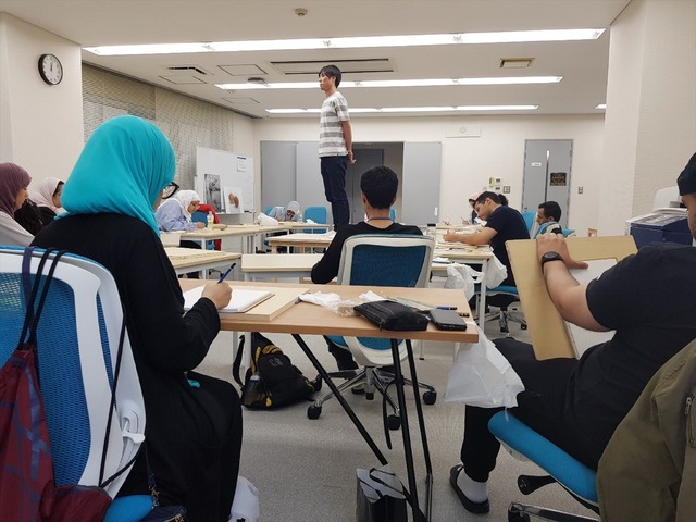 7月11日　東映アニメーション株式会社（東京都）　モデルを見てデッサンの練習