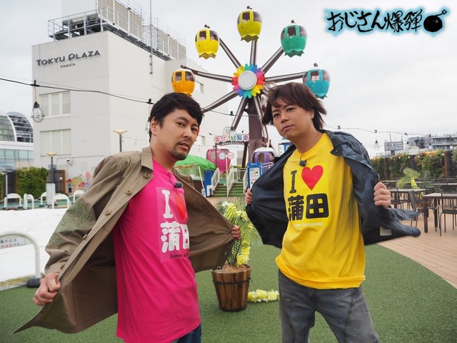 屋上観覧車をバックにオープニング！（写真左から：吉野裕行、浪川大輔）