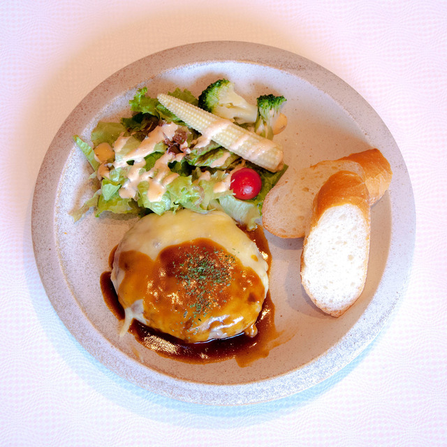 「ハルカフェ」有頂天チーズハンバーグ