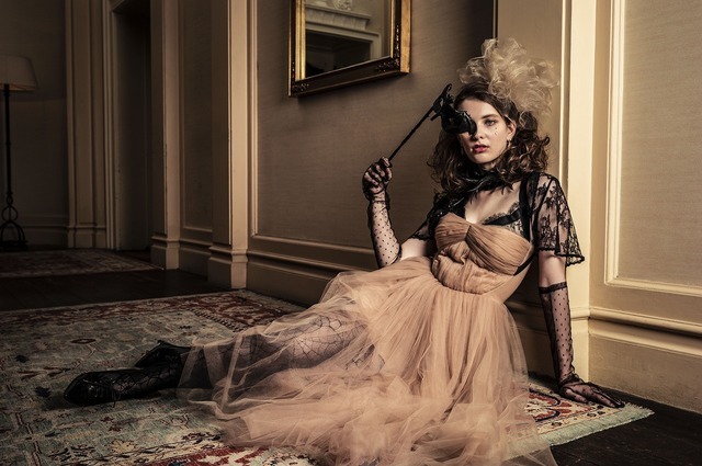 モデル着用貸出グッズ：マスク、ボレロ