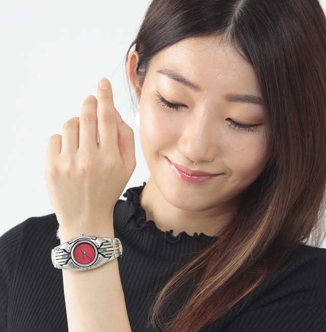 「仮面ライダークウガ アークル 変身!腕時計【Live Action Watch 】」29,160円（税込／送料・手数料別途）(C)石森プロ・東映