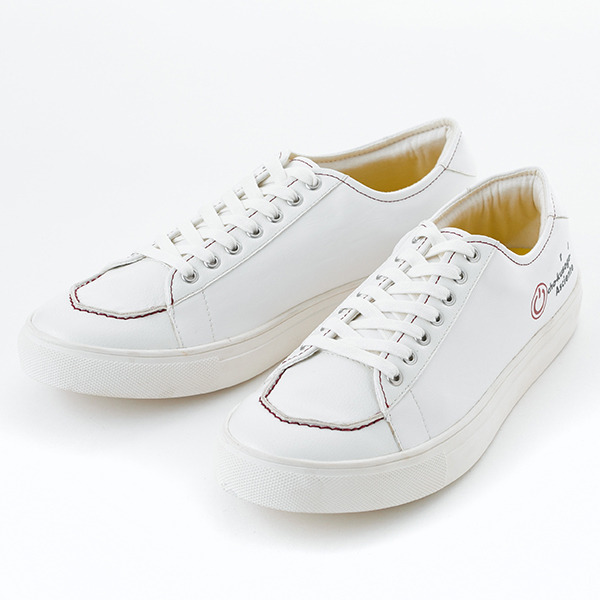 スニーカー/12,800円(税別)（C)2014 榎宮祐・株式会社ＫＡＤＯＫＡＷＡ メディアファクトリー刊／ノーゲーム・ノーライフ全権代理委員会