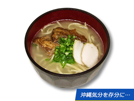 沖縄名物ソーキそば  1,100円（税抜）(C)如意自在・芳文社／はるかなレシーブ製作委員会