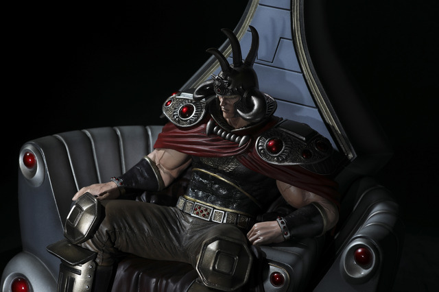 「ラオウ 玉座ver.」99,800円（税抜）(C)武論尊・原哲夫/NSP 1983