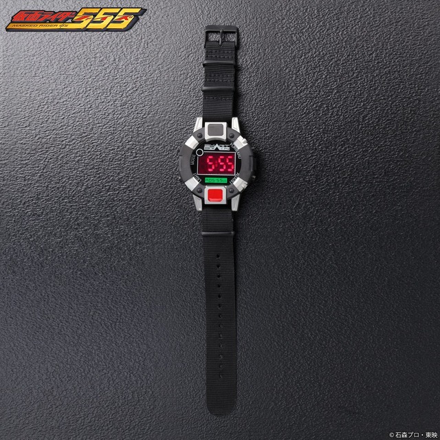 仮面ライダー555 ファイズアクセル 変身！腕時計【Live Action Watch】 32,400 円(税込)(送料・手数料別途)（C)石森プロ・東映