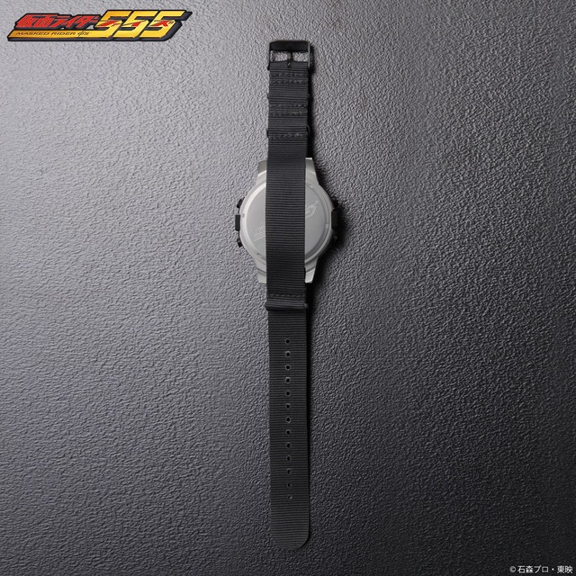 仮面ライダー555 ファイズアクセル 変身！腕時計【Live Action Watch】 32,400 円(税込)(送料・手数料別途)（C)石森プロ・東映
