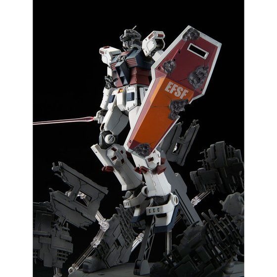 「ＭＧ 1/100 フルアーマー・ガンダム（GUNDAM THUNDERBOLT版） ラストセッションVer．」7,344円（税込）(C)創通・サンライズ
