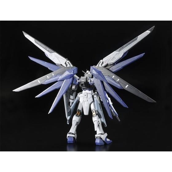 「RG 1/144 ZGMF-X10A フリーダムガンダム ディアクティブモード」2.700円（税込）(C)創通・サンライズ