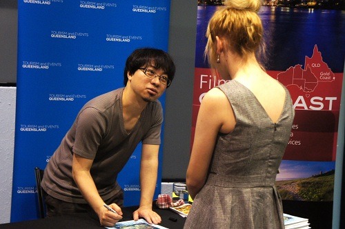 作品について質問するなど熱心なファンが多い。