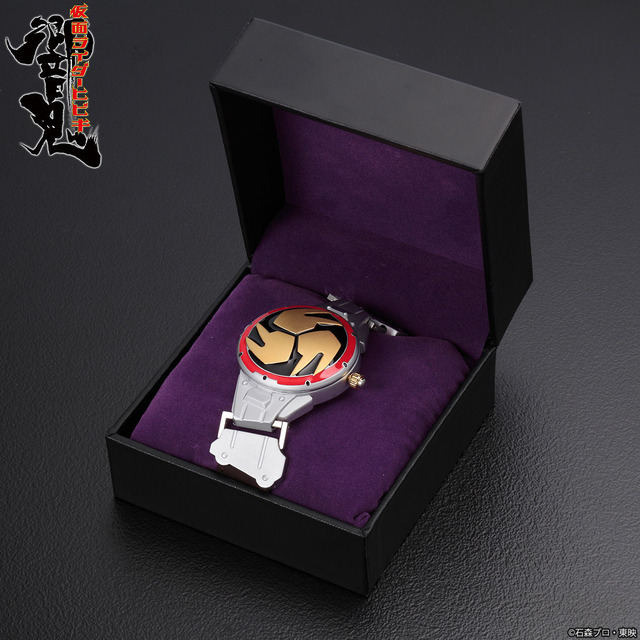 「仮面ライダー響鬼 音撃鼓装備帯 変身！腕時計【Live Action Watch】」21,600 円（税込）(C)石森プロ・東映