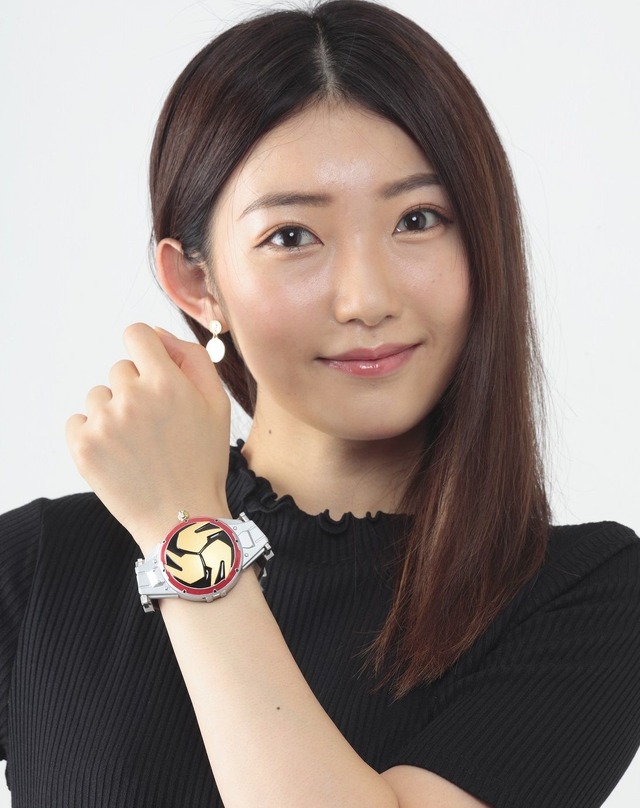 「仮面ライダー響鬼 音撃鼓装備帯 変身！腕時計【Live Action Watch】」21,600 円（税込）(C)石森プロ・東映