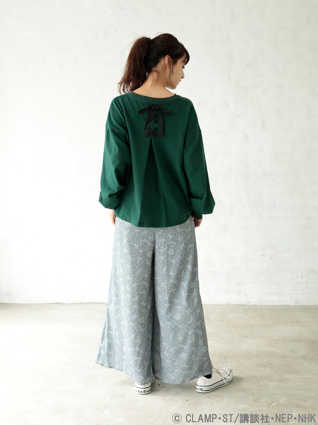 earth music&ecologyJapan Label×『カードキャプターさくら クリアカード編』さくらの横顔バックリボンビッグプルオーバー 価格 ：5,550円+税(C)CLAMP・ST/講談社・NEP・NHK