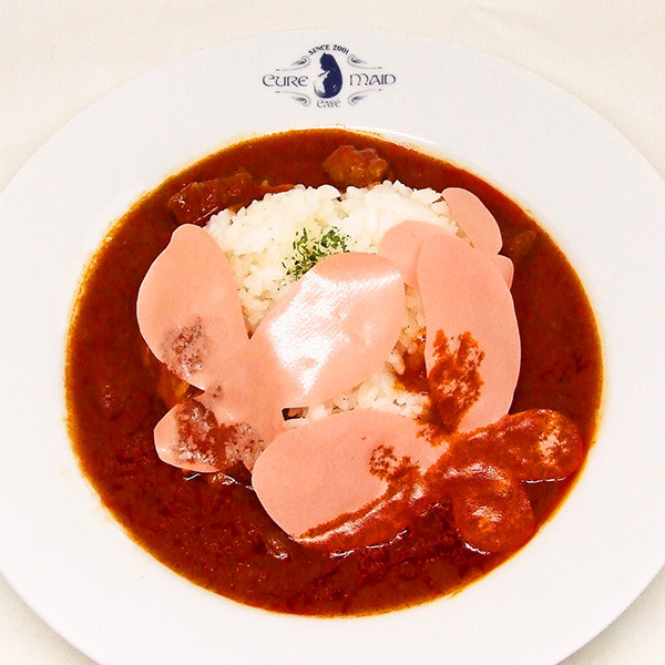 ブラッディ・バタフライカレー ￥1,000＋税(C)2018 川崎直孝／ＫＡＤＯＫＡＷＡ／ちおちゃんの製作委員会