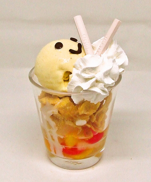 合法！パフェ ￥700＋税(C)2018 川崎直孝／ＫＡＤＯＫＡＷＡ／ちおちゃんの製作委員会