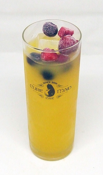 三谷裳ちお～中の下な人向けドリンク～ ￥500＋税（Set Drink 不可）(C)2018 川崎直孝／ＫＡＤＯＫＡＷＡ／ちおちゃんの製作委員会