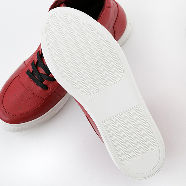 スニーカー　緑谷出久モデル　10,800円円（税別）(C)堀越耕平／集英社・僕のヒーローアカデミア製作委員会