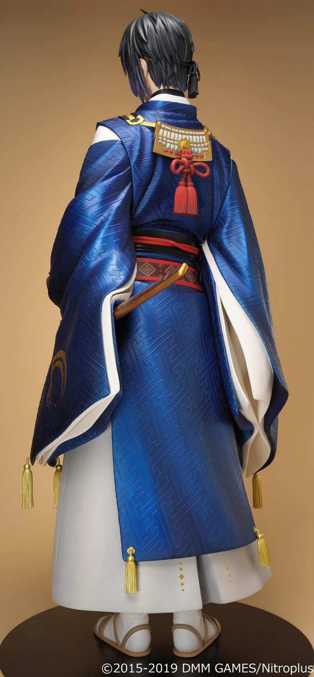 「一分の一スケール　三日月宗近」300万円（税込）(C)2015-2019 DMM GAMES/Nitroplus