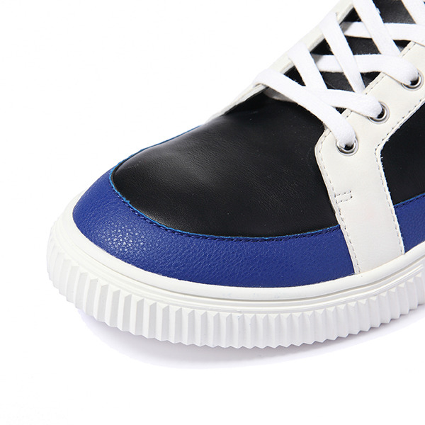 高町なのは　スニーカー　11800円（税別）（C)NANOHA Reflection PROJECT