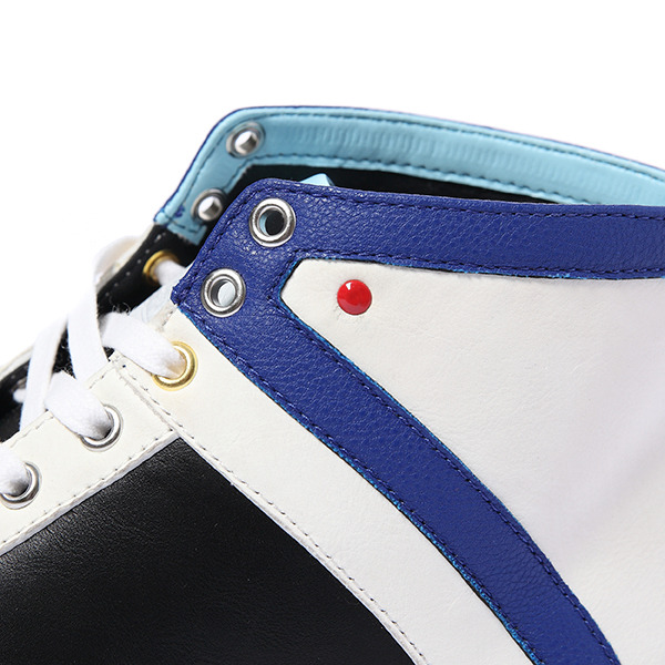 高町なのは　スニーカー　11800円（税別）（C)NANOHA Reflection PROJECT