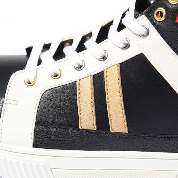 フェイト・T・ハラオウン　スニーカー　11800円（税別）（C)NANOHA Reflection PROJECT