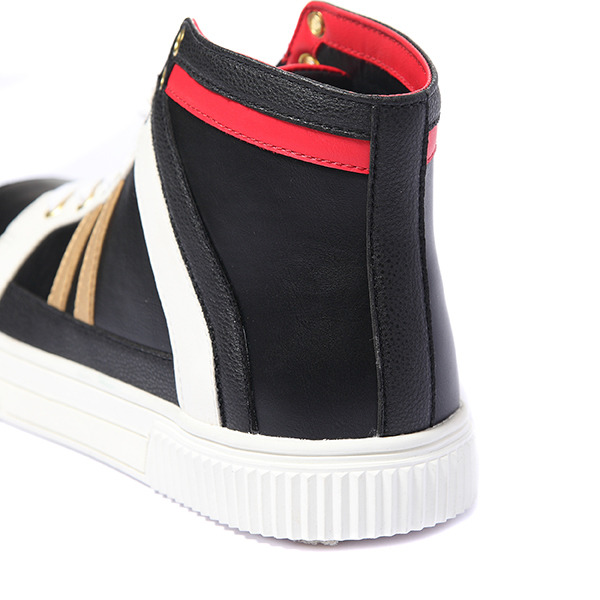 フェイト・T・ハラオウン　スニーカー　11800円（税別）（C)NANOHA Reflection PROJECT