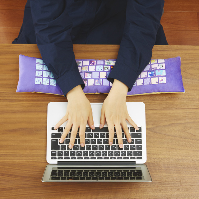 「ポケットモンスターPCクッション　ミミッキュ」5,616円（税込／送料・手数料別途）(C)Nintendo・Creatures・GAME FREAK・TV Tokyo・ShoPro・JR Kikaku (C)Pokemon