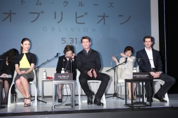 『オブリビオン』来日記者会見　(C) 2013 Universal Studios. ALL RIGHTS RESERVED.