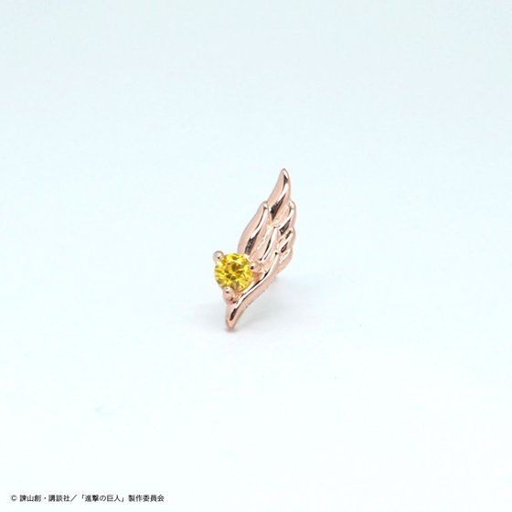 進撃の巨人×MATERIAL CROWN シルバーピアス／イヤリング　クリスタモデル8,100円(税込)(送料・手数料別途)(C)諫山創・講談社／「進撃の巨人」製作委員会