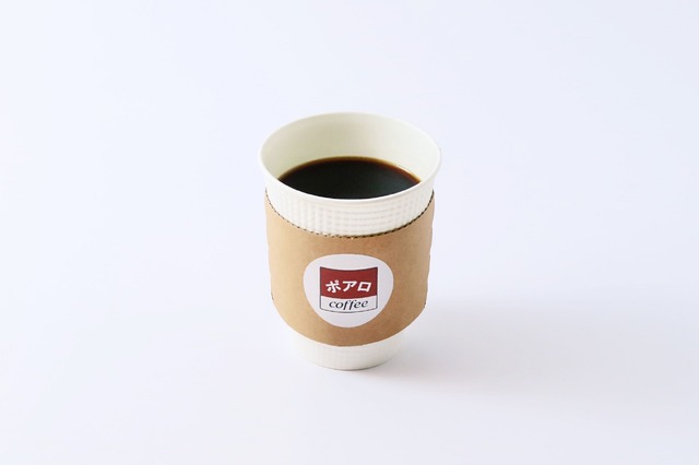 『名探偵コナン』ポアロのコーヒー（HOT）￥540(税込)（C)青山剛昌／小学館・読売テレビ・TMS 1996