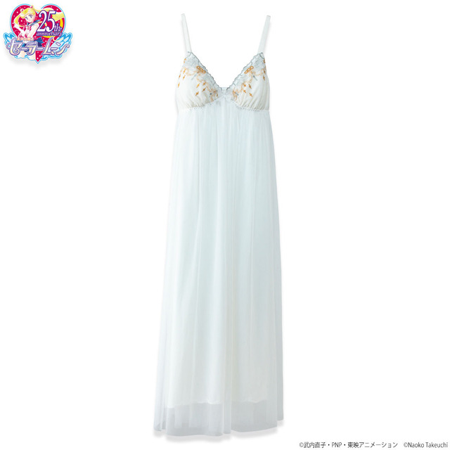 ムーンキャッスル柄 ブラカップ付きロングスリップキャミソール 6,156 円(税込) (C)武内直子・PNP・東映アニメーション (C)Naoko Takeuchi