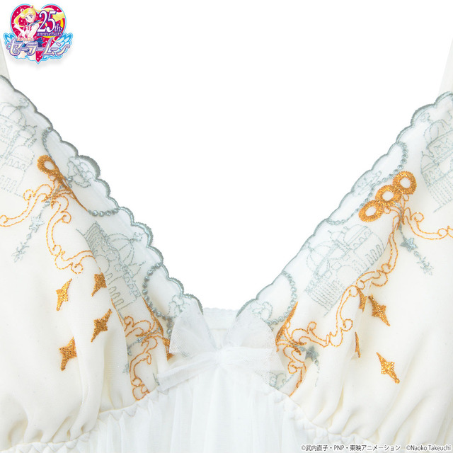 ムーンキャッスル柄 ブラカップ付きロングスリップキャミソール 6,156 円(税込) (C)武内直子・PNP・東映アニメーション (C)Naoko Takeuchi