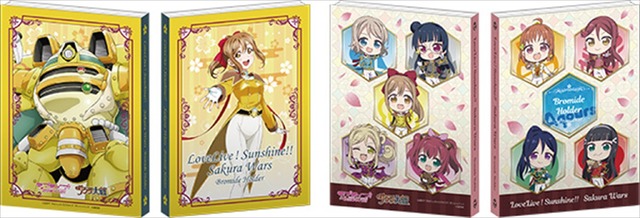 「セガコラボカフェ ラブライブ！サンシャイン!! feat. サクラ大戦」セガコラボカフェ　ラブライブ！サンシャイン!! クリアブロマイドホルダー(花丸＆光武)（左）／セガコラボカフェ　ラブライブ！サンシャイン!! クリアブロマイドホルダー (サクラ大戦コラボ 全員集合)(右）1,400円(税込)(C)2017 プロジェクトラブライブ!サンシャイン!! (C)SEGA