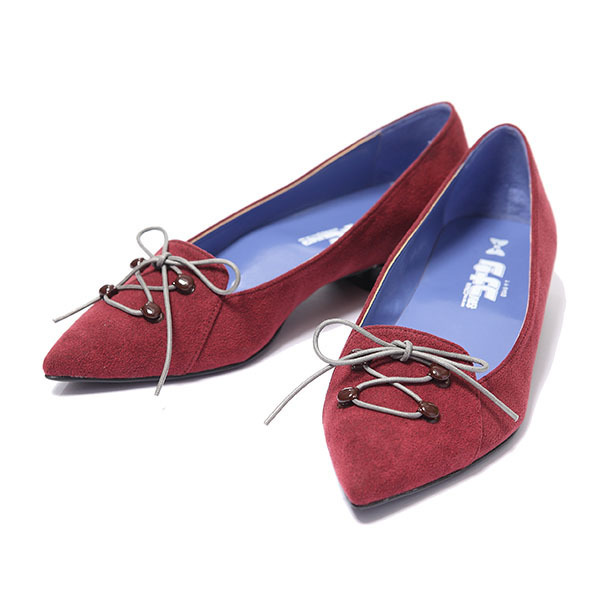 工藤新一モデル　シューズ　15,800円（税抜）（C)青山剛昌／小学館・読売テレビ・TMS 1996