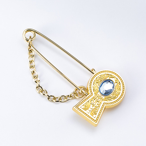 工藤新一モデル　ストールピン　2,800円（税抜）（C)青山剛昌／小学館・読売テレビ・TMS 1996