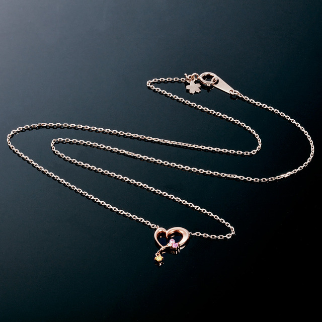 「名探偵コナン × THE KISS コラボレーションジュエリー」価格：各16,200円（税込）（送料・手数料別途）(C)青山剛昌／小学館・読売テレビ・TMS 1996