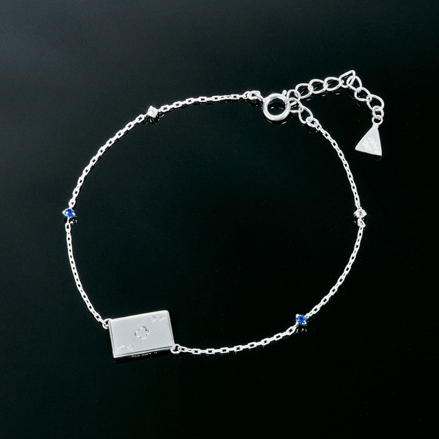 「名探偵コナン × THE KISS コラボレーションジュエリー」価格：各16,200円（税込）（送料・手数料別途）(C)青山剛昌／小学館・読売テレビ・TMS 1996