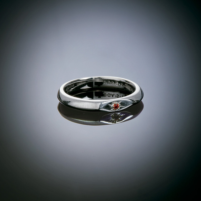 「名探偵コナン × THE KISS コラボレーションジュエリー」価格：各16,200円（税込）（送料・手数料別途）(C)青山剛昌／小学館・読売テレビ・TMS 1996